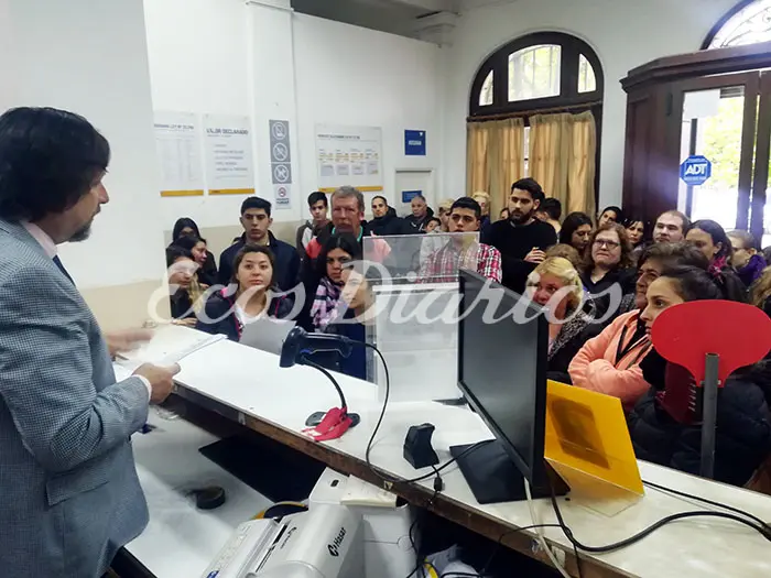 Se distribuyeron las urnas y capacitaron a los urneros