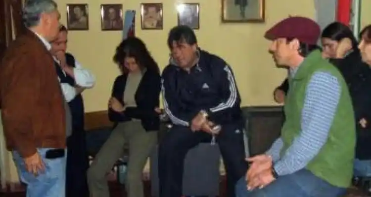 El radicalismo de la intervención elige candidato y los peronistas no llegan a un acuerdo