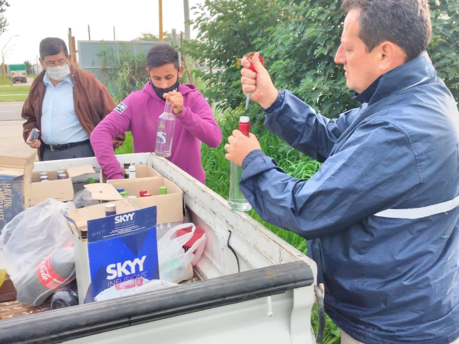 Por orden del Tribunal de Faltas en otro operativo el municipio desechó bebidas decomisadas 