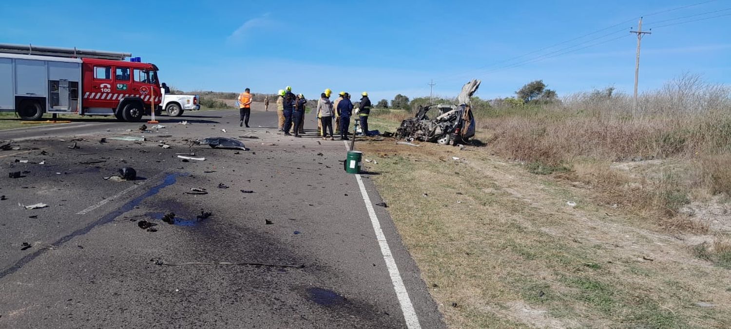 Un joven de 23 años perdió la vida al impactar su automóvil de frente con un camión