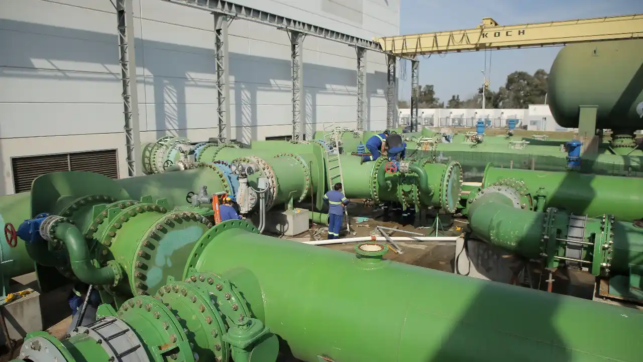 AySA en Escobar: Instaló válvulas para expandir el servicio de agua hacia los vecinos