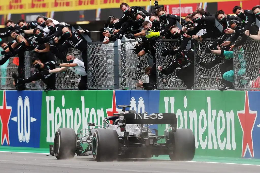 Victoria y récord para el imbatible Lewis Hamilton