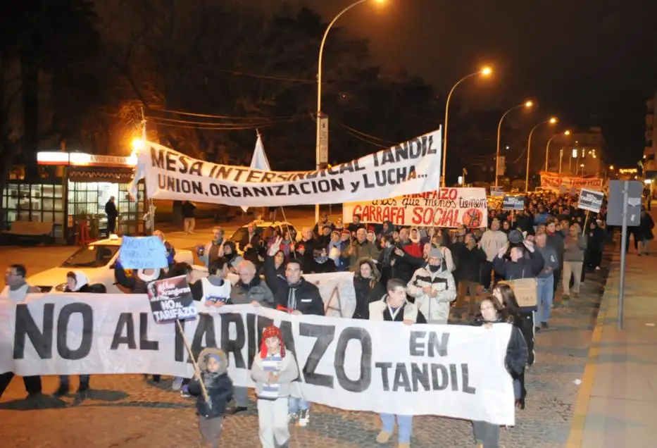 Más de 400 personas se hicieron sentir contra  el tarifazo