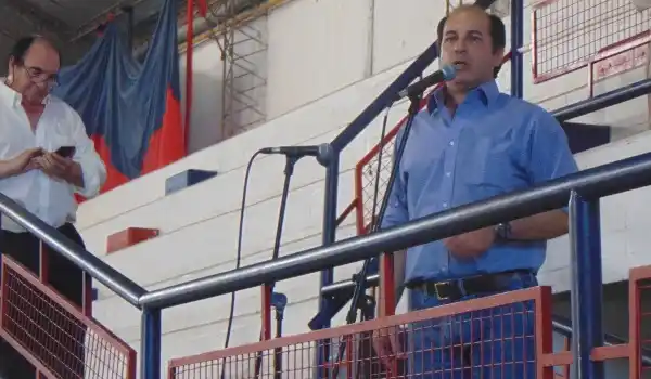 Para López, ganaron los que “confunden política con billetera” 