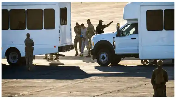 Dan a conocer los nombres de 53 migrantes venezolanos enviados a Guantánamo (+Lista)