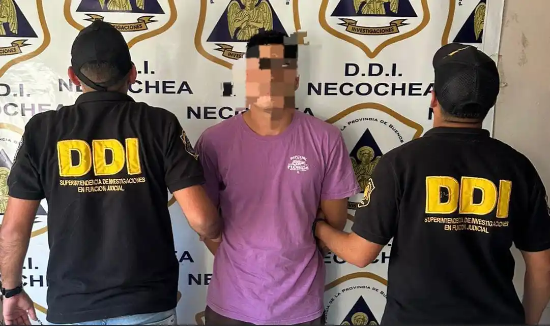 Alojado. En la sede policial quedó el joven acusado de comercio de drogas en un barrio