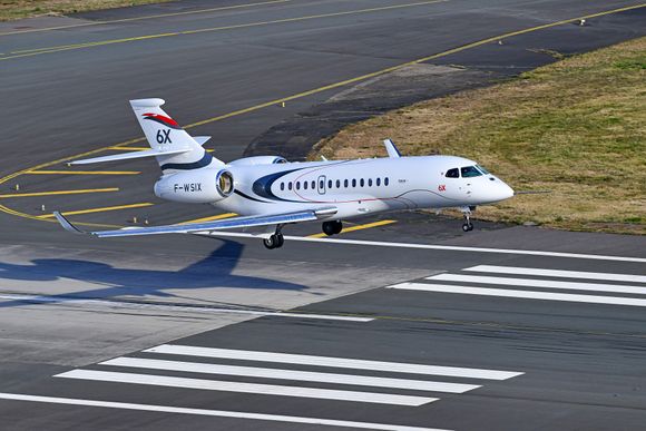 A Dassault Falcon 8X made a low-flying flight over a mythical place for aviation fans
