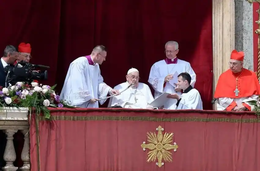 Mensaje Pascual: el Papa Francisco estuvo presente en la plaza San Pedro