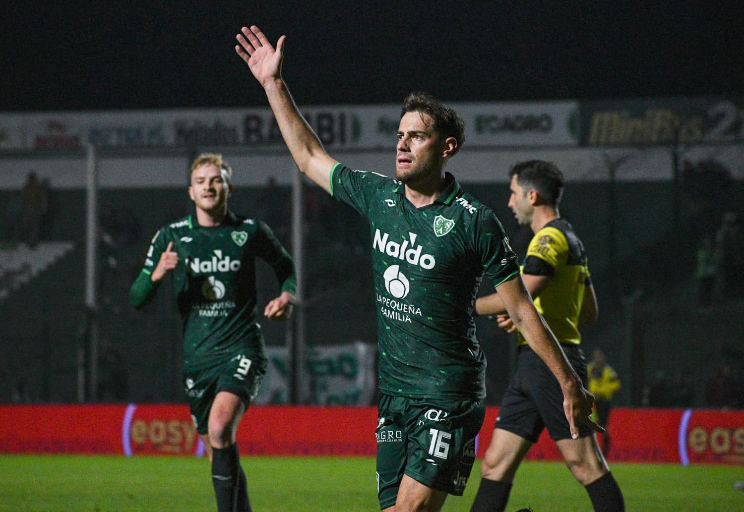 Sarmiento fue contundente en un duelo clave