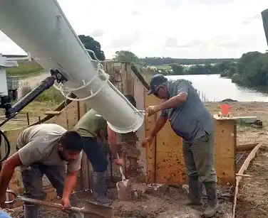 Un paseo en el río que avanza