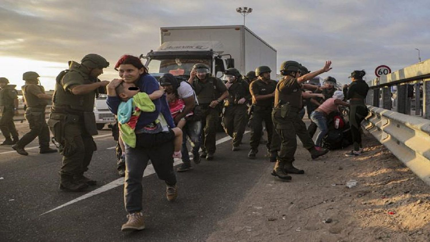 ¡CRISIS MIGRATORIA! Para coordinar más vuelos humanitarios, delegación chilena viaja a Venezuela