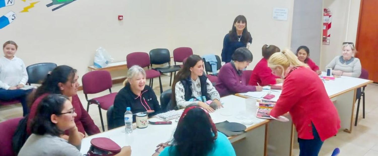 Se realizó el taller de muñecas artesanales