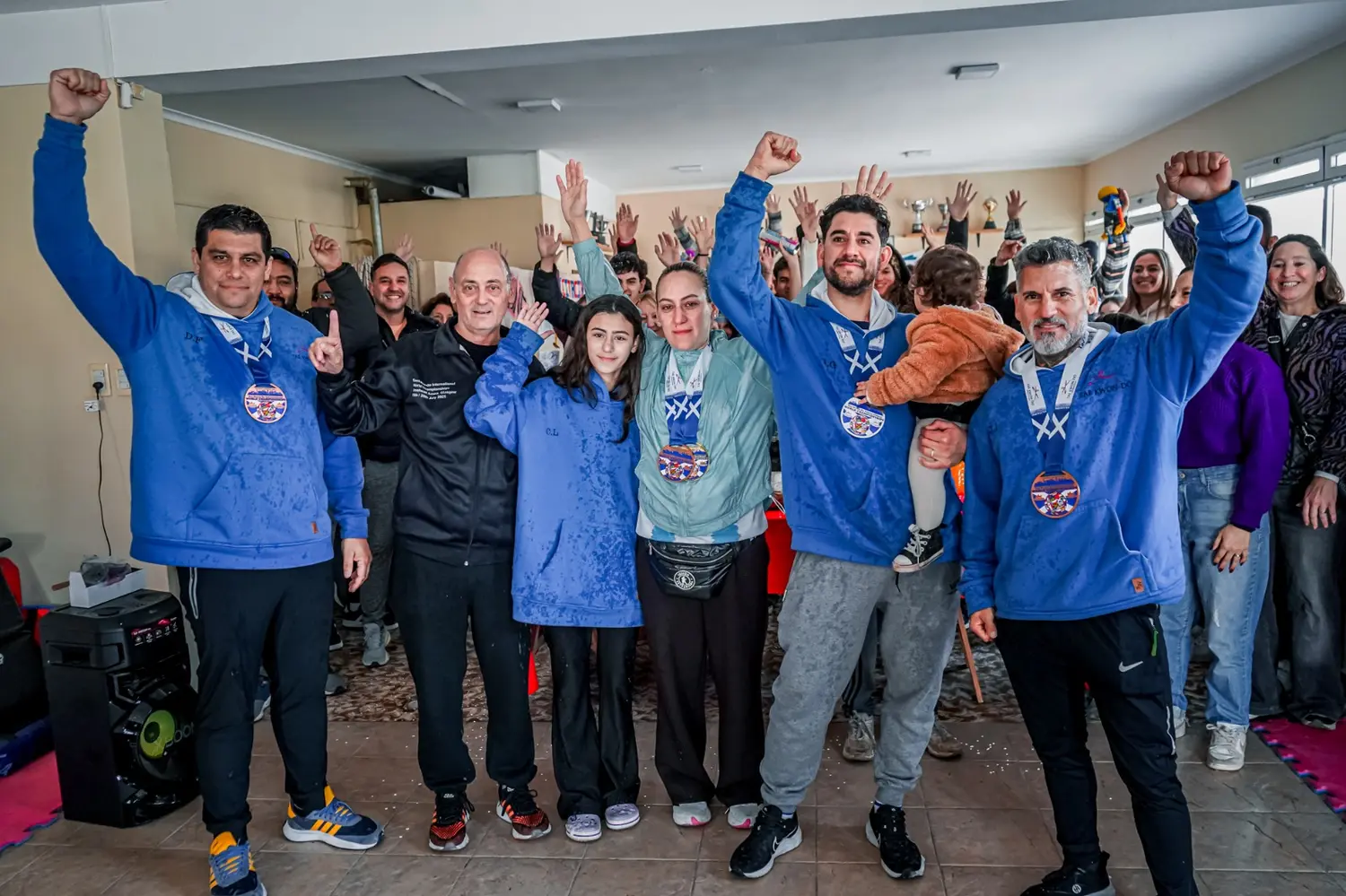 Emotivo recibimiento en Necochea para los campeones del Mundial de Taekwondo