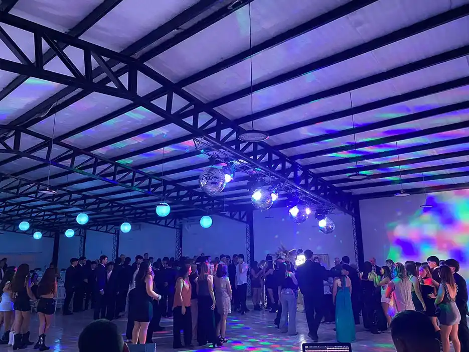 El salón principal, en el primer piso, tiene capacidad para 300 personas.