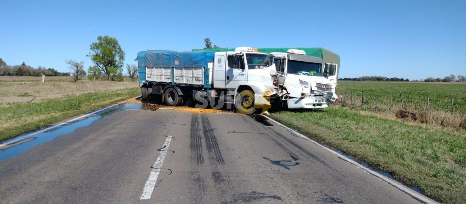 Ruta 33: Chocaron dos camiones a metros del acceso a Chovet