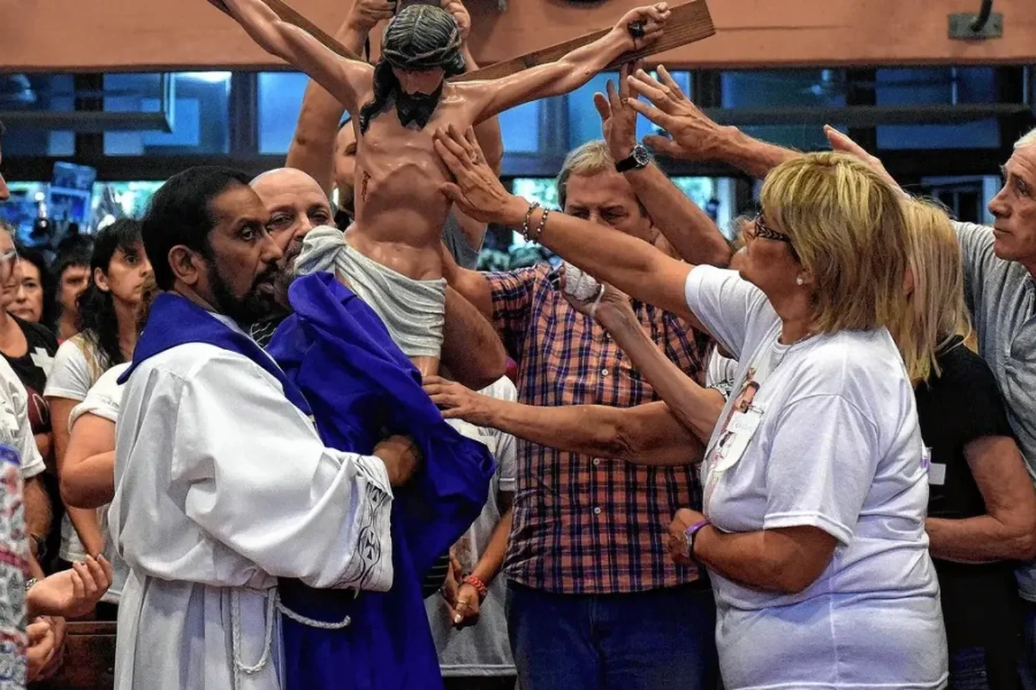 Por la inseguridad y la crisis económica, este año el Vía Crucis del padre Ignacio en Rosario será online