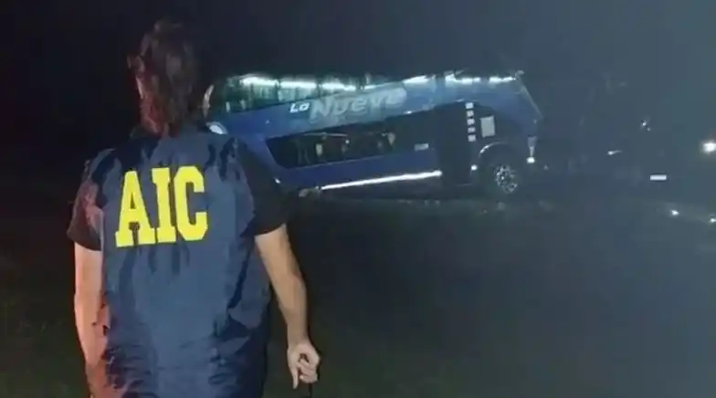 Más de 50 Jubilados volcaron a bordo de un colectivo