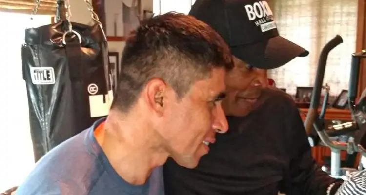 Lázaro Villarruel  hizo guantes con Sugar Ray Leonard
