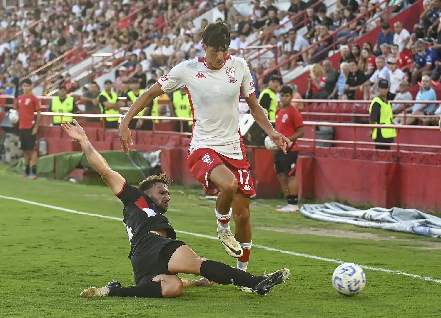 Boselli barre abajo ante Alanís.