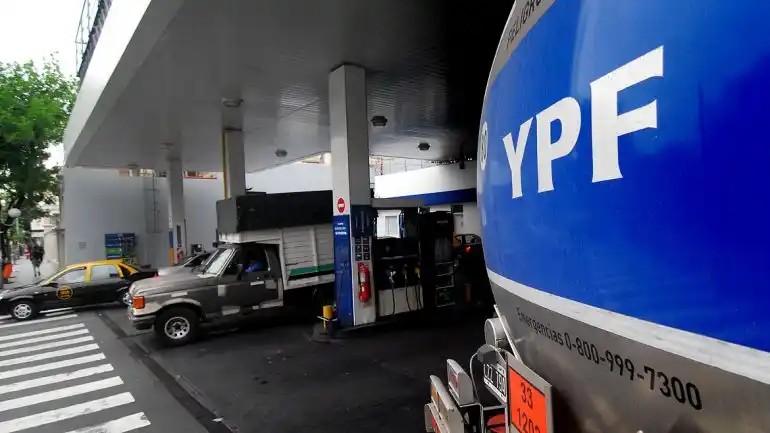 YPF también aumentó los precios de los combustibles