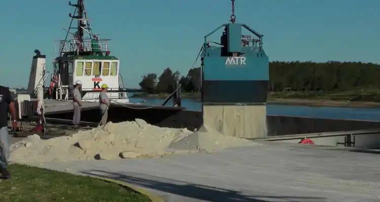 La última carga del año en el Puerto San Pedro es de azúcar y tiene como destino Uruguay