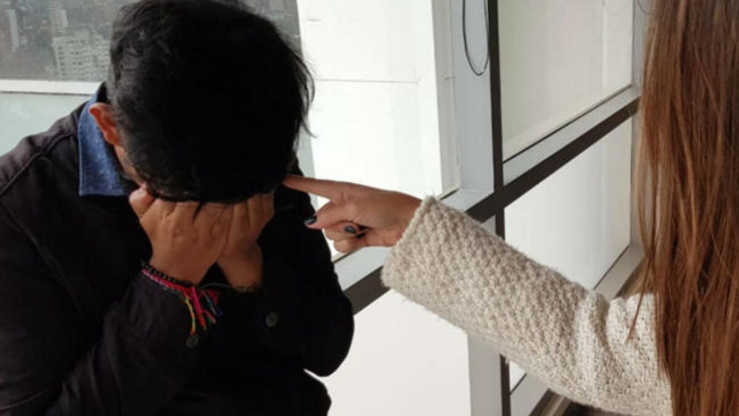 Apresan a mujer que agredió al marido hasta con una olla de presión