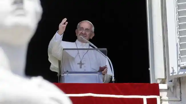 Francisco: “El Evangelio no autoriza la fuerza para defender la fe”