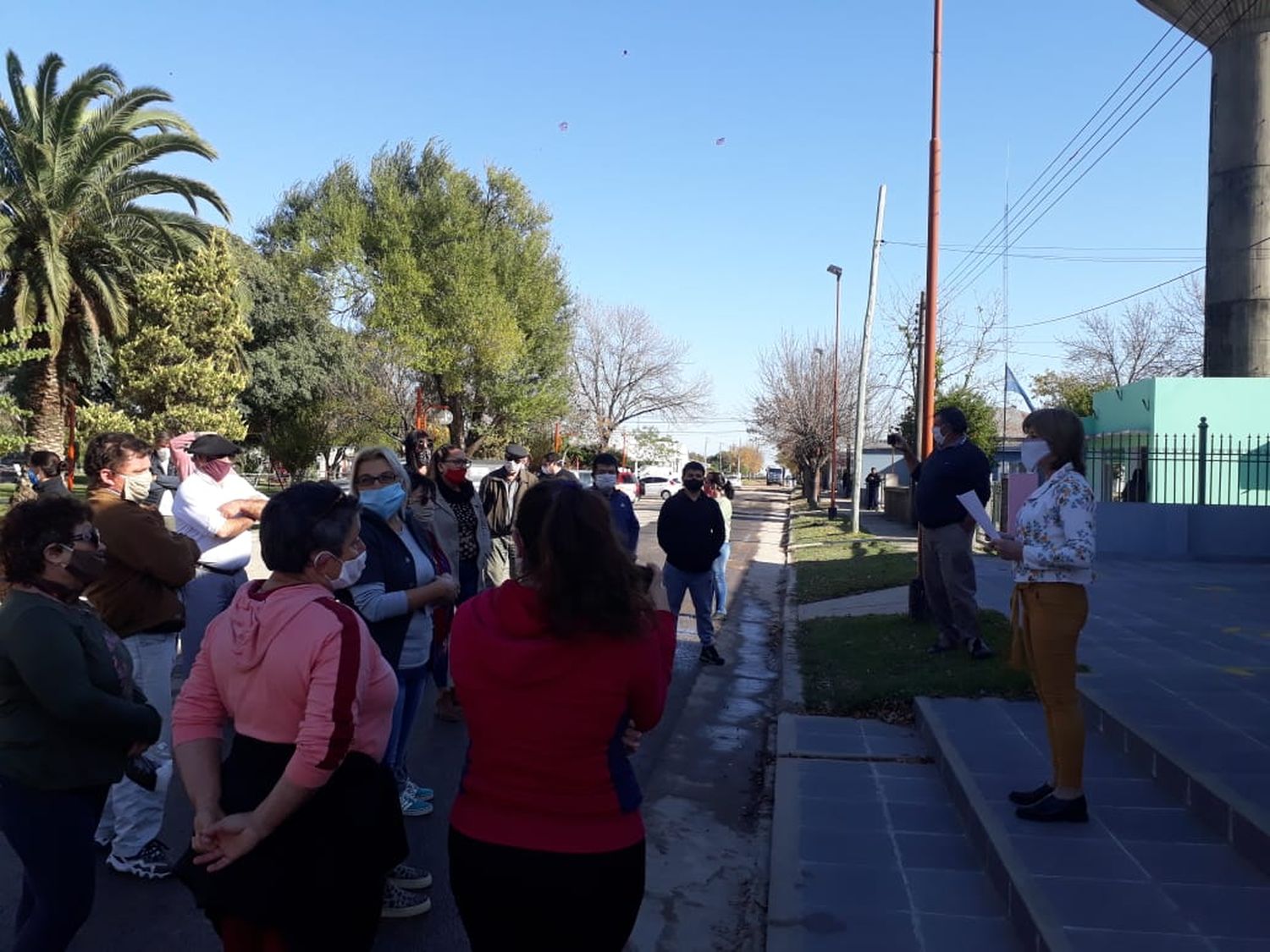 Vecinos se movilizaron pidiendo información sobre el robo de 630 mil pesos al municipio