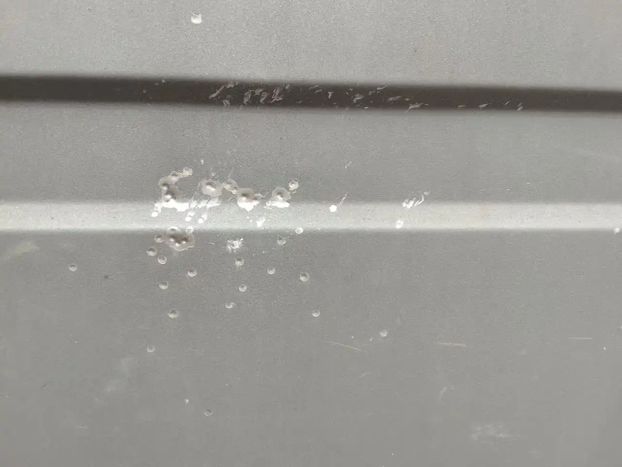 Puerta baleada en Benefactoras Sampedrinas al 500 - casa de Vanina Machado