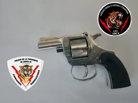 Detuvieron a dos hombres armados por robar un negocio en la zona noroeste