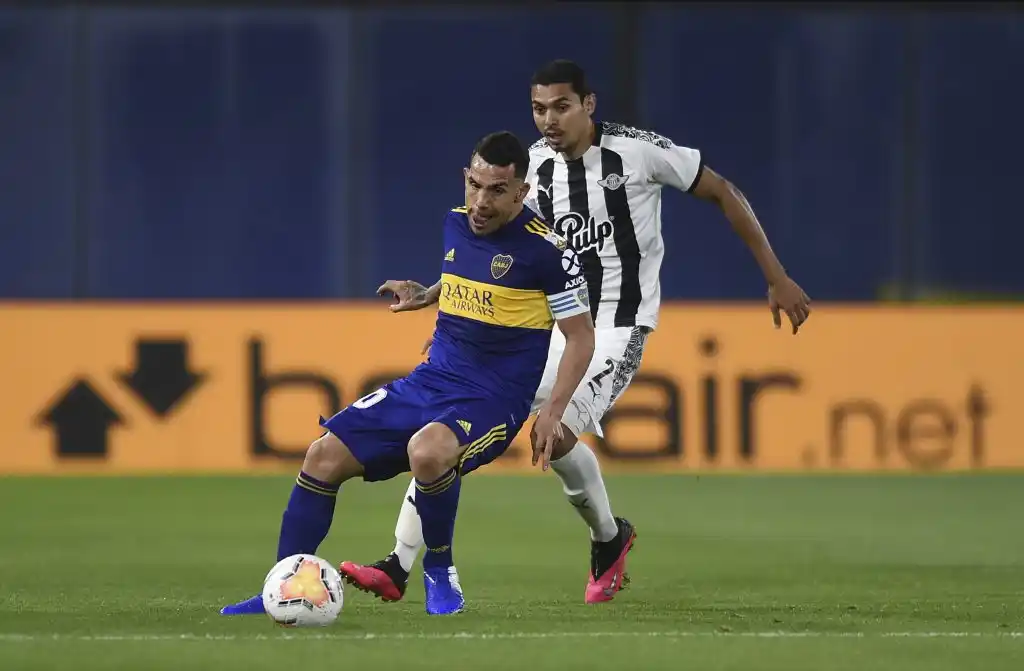 Boca logró la clasificación con una actuación sin luces
