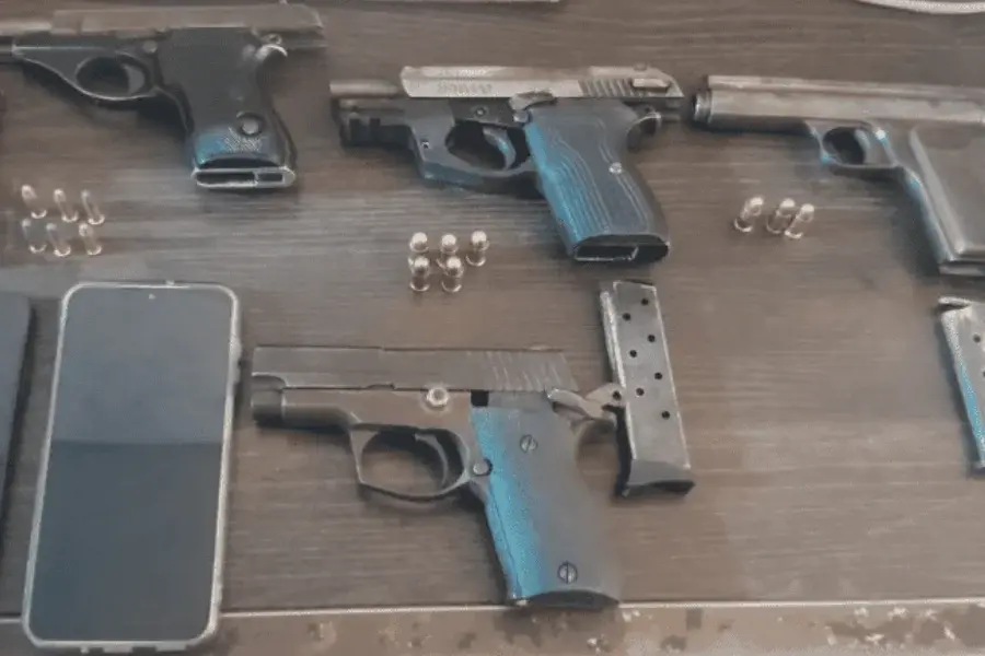 Una fiesta clandestina terminó con un operativo en el que secuestraron cuatro armas en zona oeste
