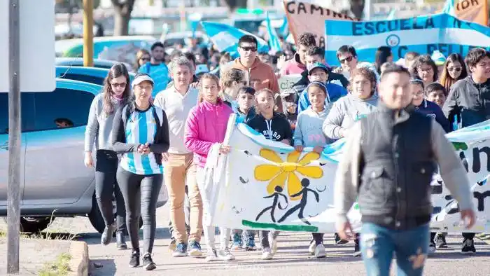 Importante marco de  participantes en la  �SCaminata por la Vida 2022⬝