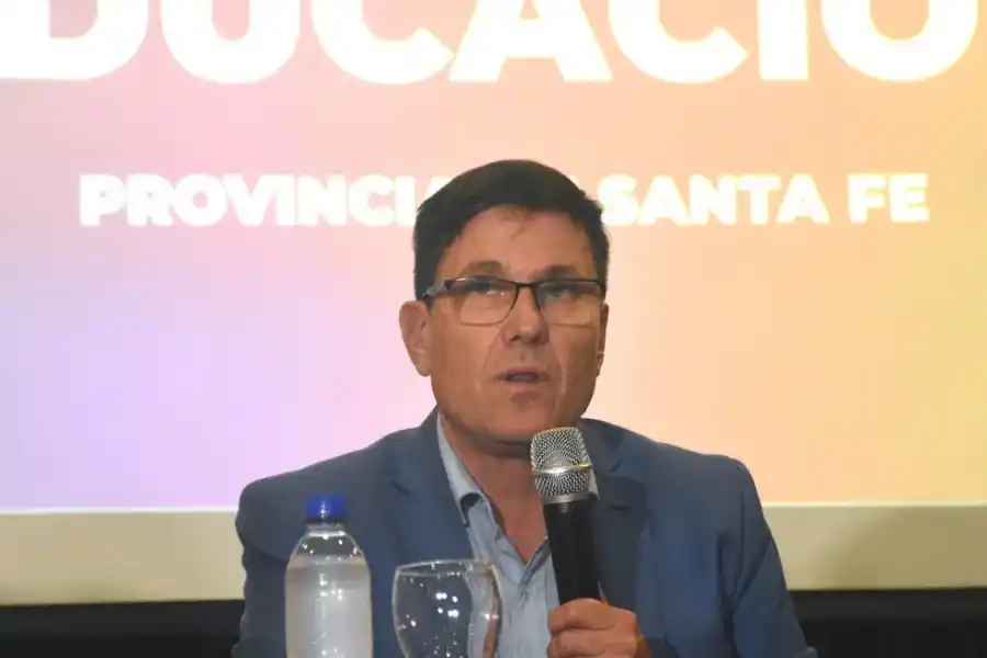 El ministro de Educación afirmó: "Si los docentes van al paro, evaluamos descontar los días no trabajados"