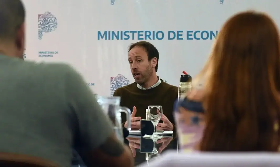 El líder de los senadores libertarios dialoguistas, Sergio Vargas, propuso una reforma de la Ley de Coparticipación municipal.