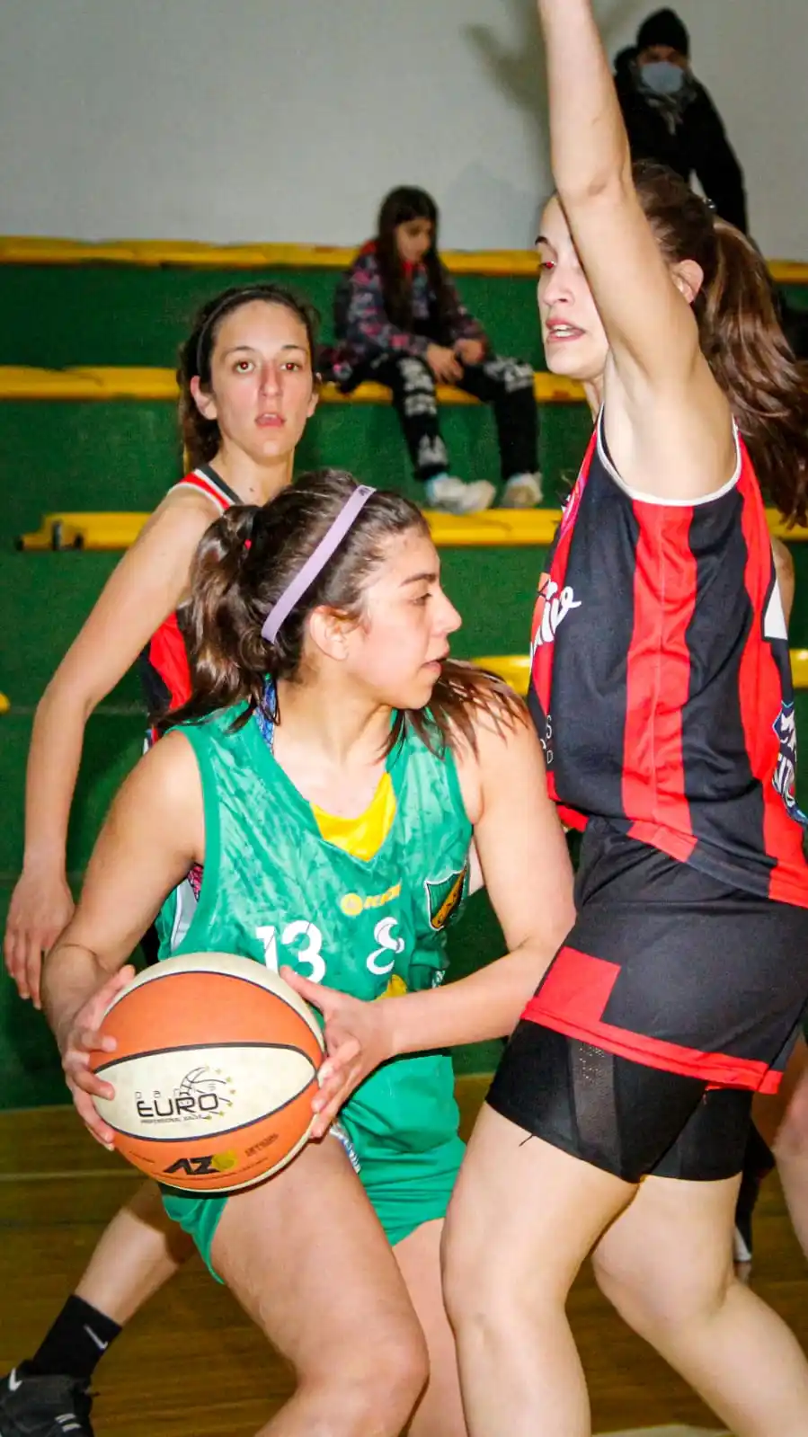 Arranca el femenino y siguen los menores
