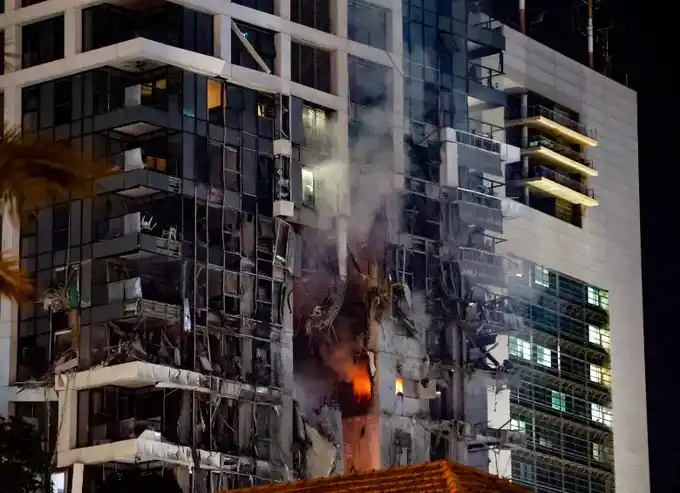 Irán desató un masivo ataque con misiles balísticos contra Israel: al menos tres muertos y 50 heridos