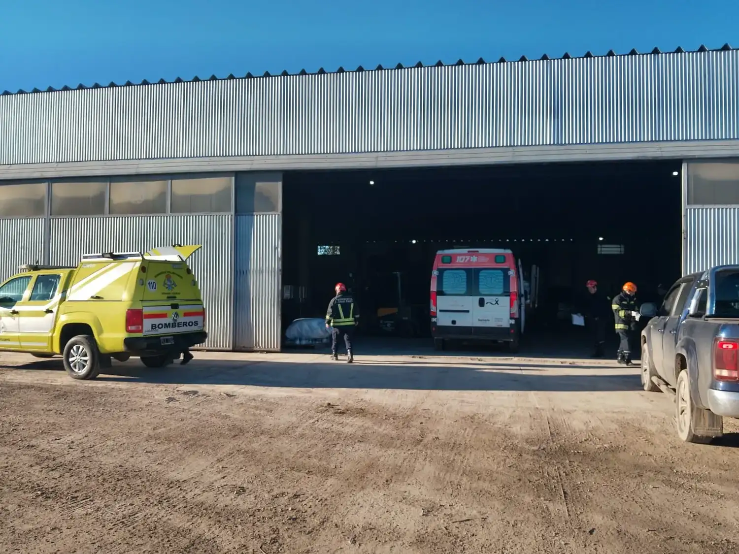 Un hombre de 30 años fue inmovilizado y trasladado al hospital luego de ser hallado caído dentro de un galpón.