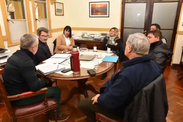 Encuentro de funcionarios locales con representantes de sindicatos municipales