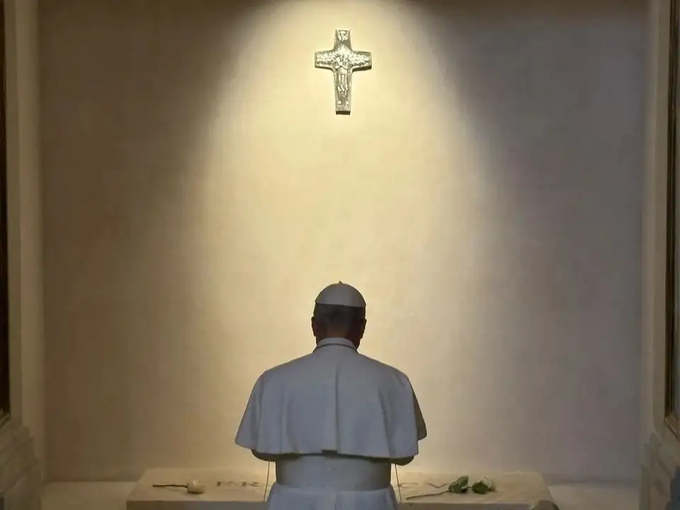 León XIV, durante su visita a la Basílica de Santa María la Mayor en Roma.