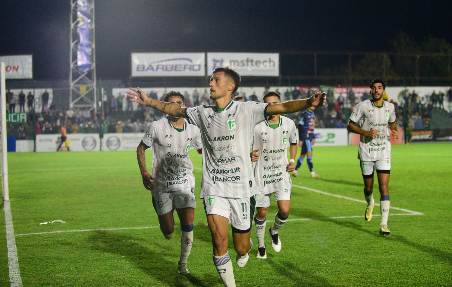 Avaro abrió el marcador para el equipo de Maza