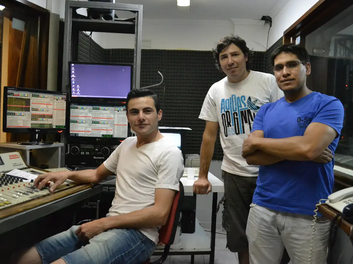 Operadores de radio, los dueños del sonido: “No tenemos  voz en un micrófono pero creamos un vínculo con la gente” 