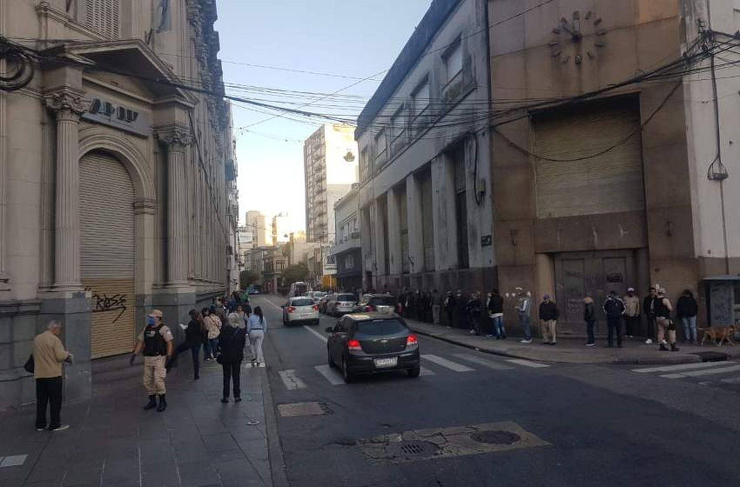 Para descomprimir las largas filas de jubilados, los bancos abrirán sábado y domingo