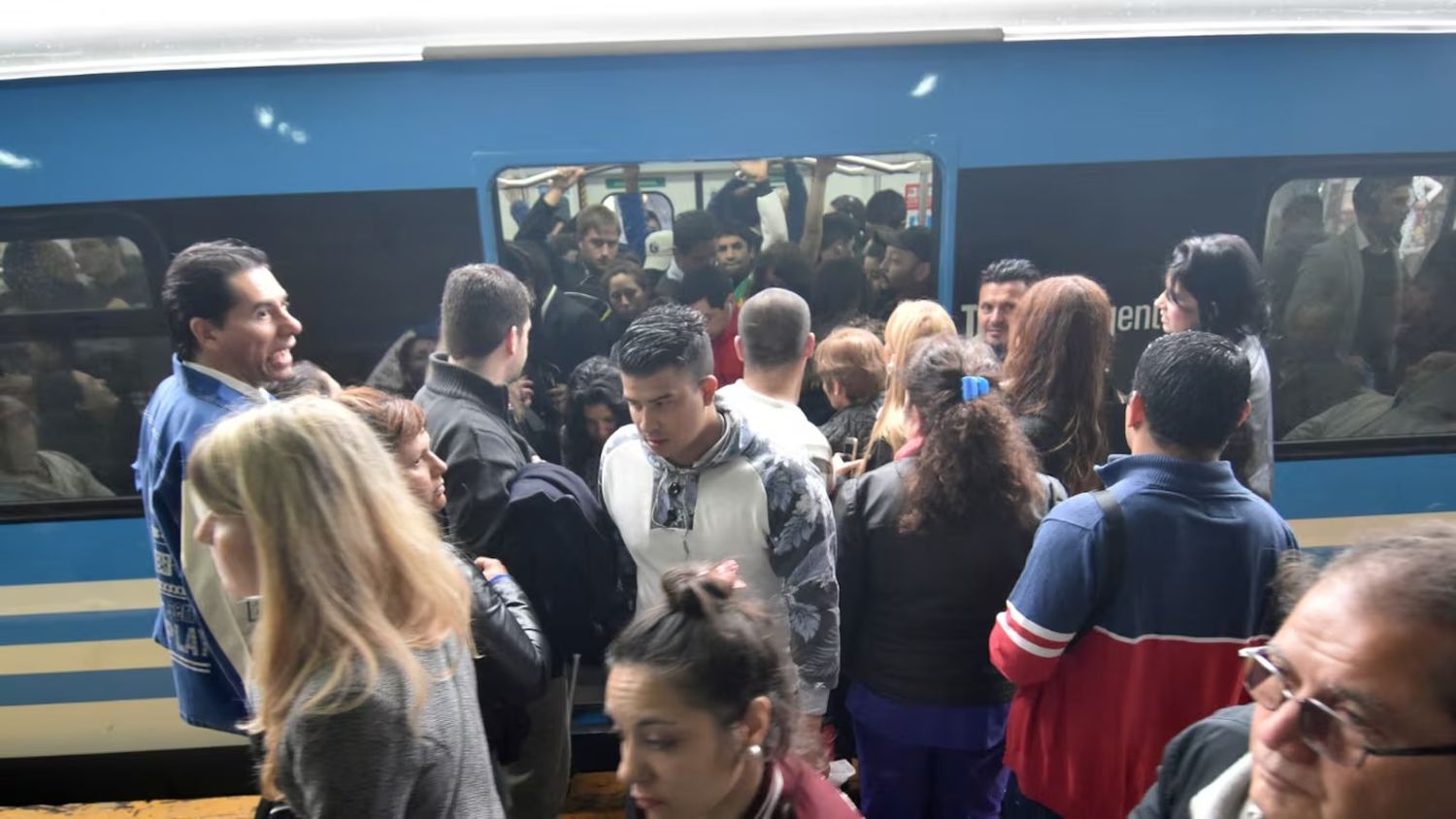 Demoras y cancelaciones en el Tren Roca.