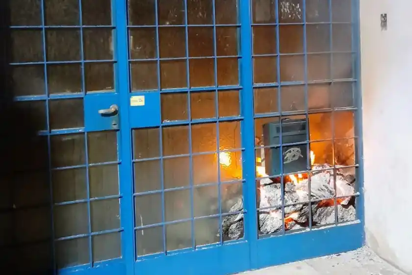 Incendio: quemaron archivos en en el edifico del API en pleno centro