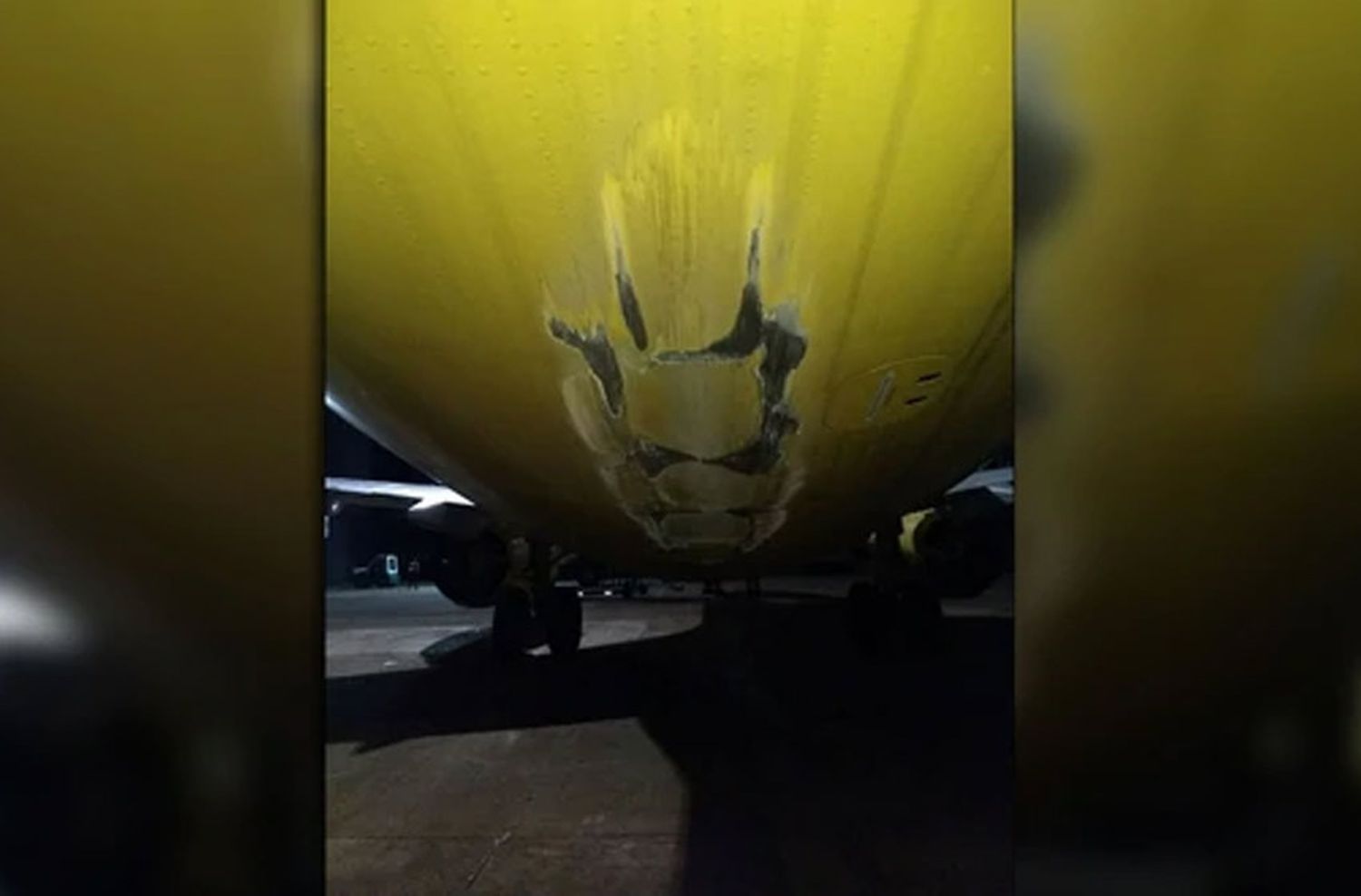 Despegue fallido: avión de Flybondi se dañó al rozar la pista y cancelaron el vuelo