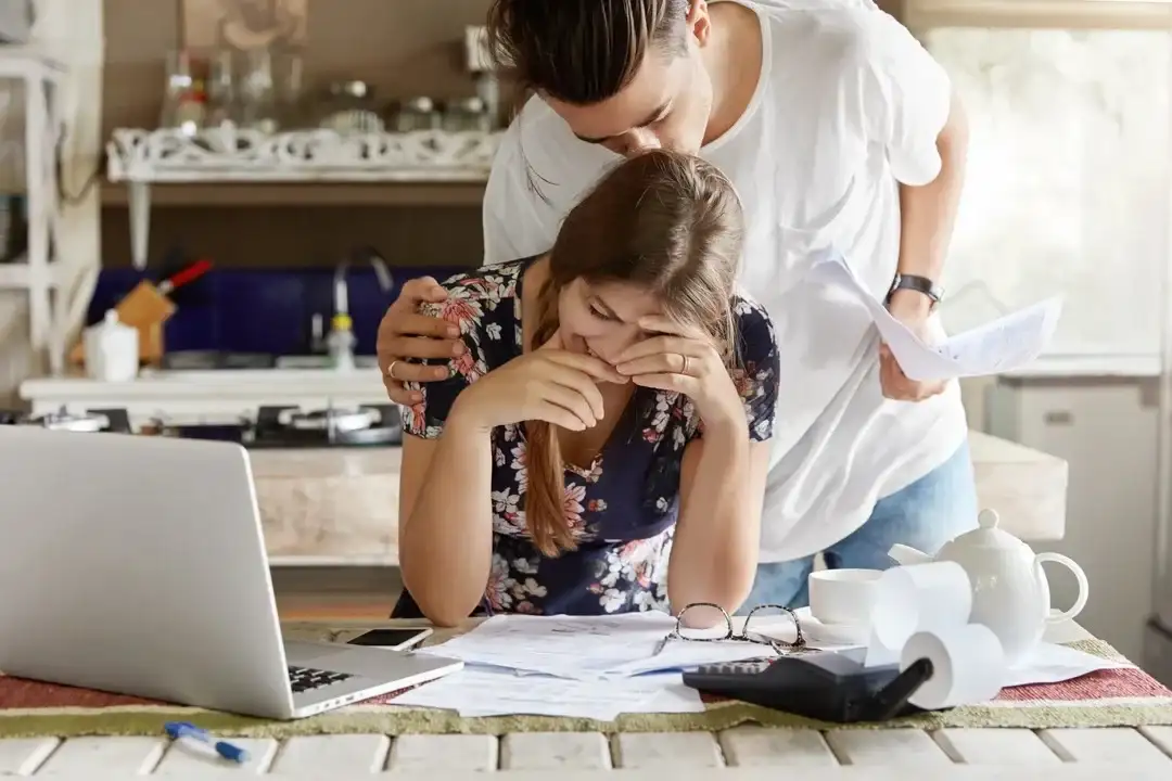 Morosidad récord: crece el endeudamiento familiar y la deuda en billeteras virtuales es más que en pandemia