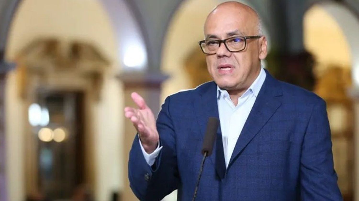 Jorge Rodríguez le responde Brian Nichols: EE.UU. financia a ONG fascistas en VENEZUELA (+Video)