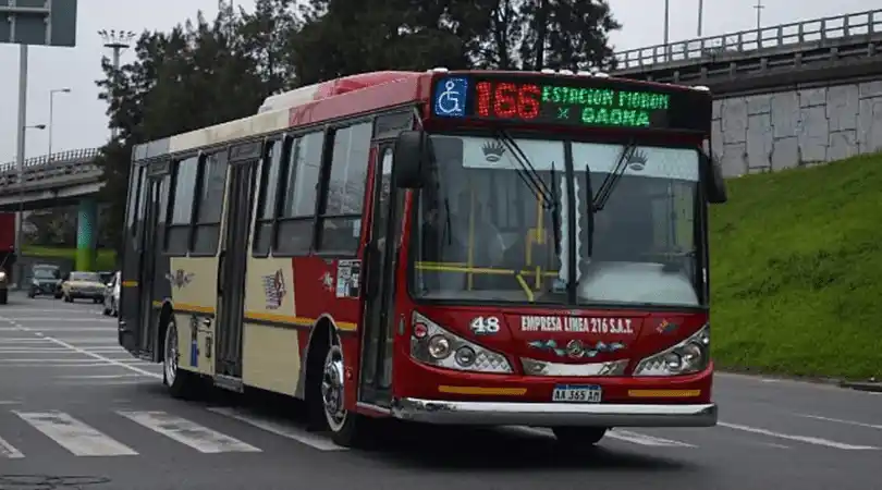 Sigue el paro en todas las lineas de la Empresa 216 tras la agresión a un chofer de la línea 166