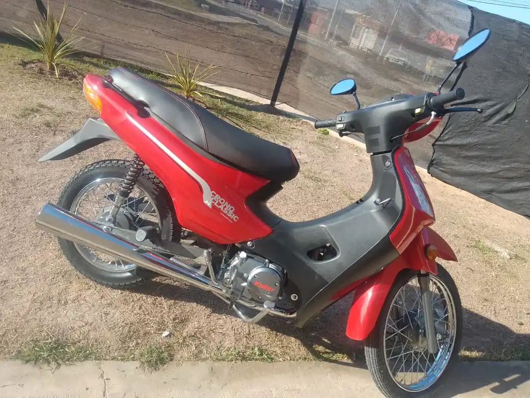 La moto fue sustraida cuando la mujer se bajó a cajeros del Banco Nación.